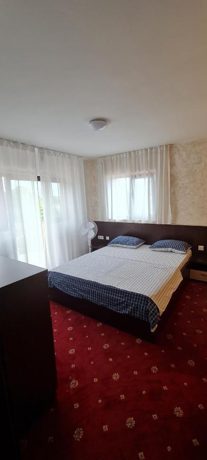 Vila Nicholas Barcanesti Экстерьер фото